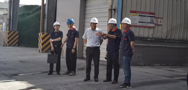 集團公司黨委委員、股份公司黨委書記、總經(jīng)理蔣培進到建材公司調(diào)...